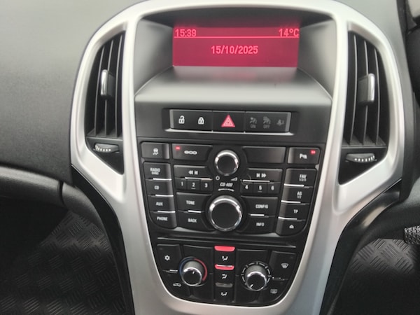 Used Vauxhall Astra 2015 for sale - 76115406: Photo 23