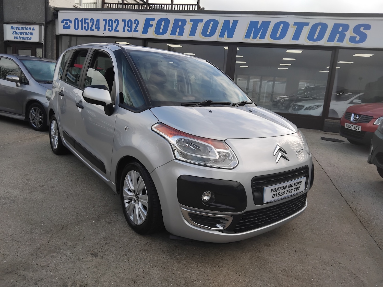 Used Citroen C3 Picasso 2011 for sale - 77391748: Photo 2