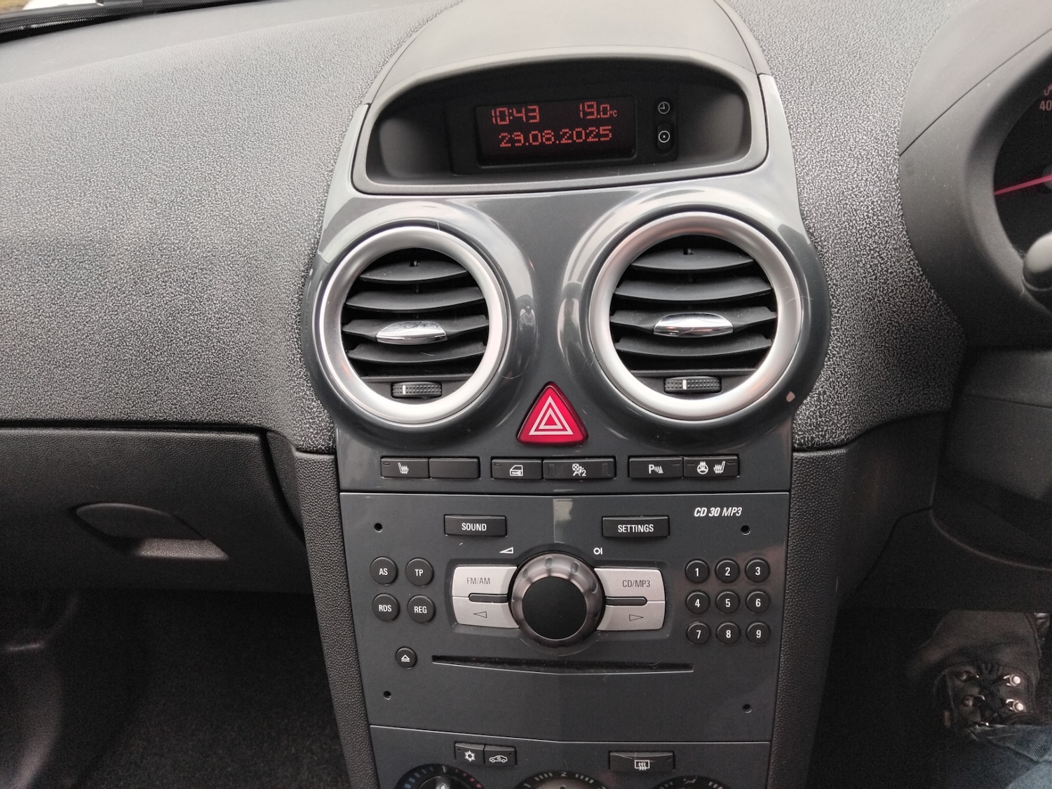 Used Vauxhall Corsa 2015 for sale - 75502128: Photo 18