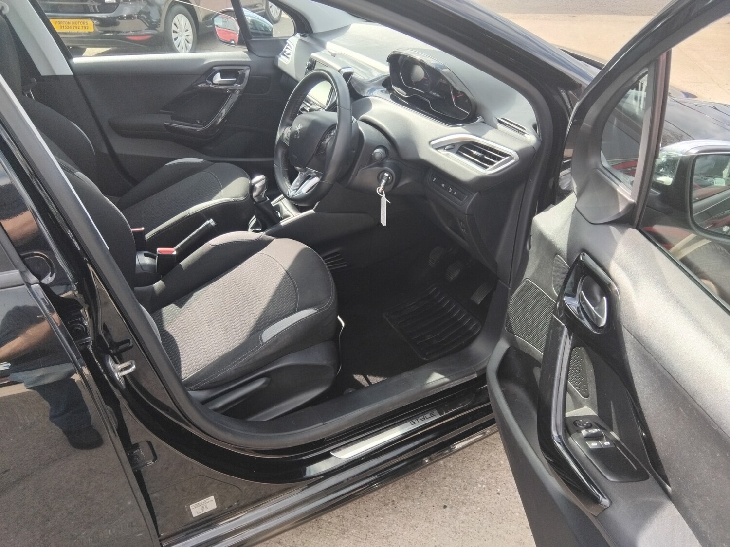 Used Peugeot 208 2014 for sale - 78210501: Photo 15