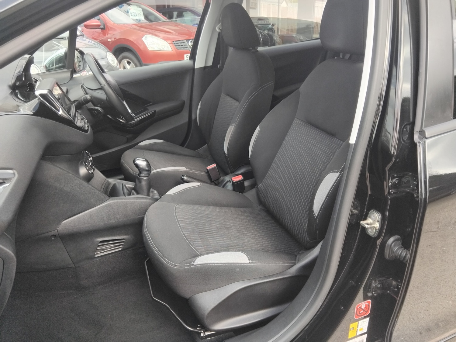 Used Peugeot 208 2014 for sale - 78210501: Photo 29