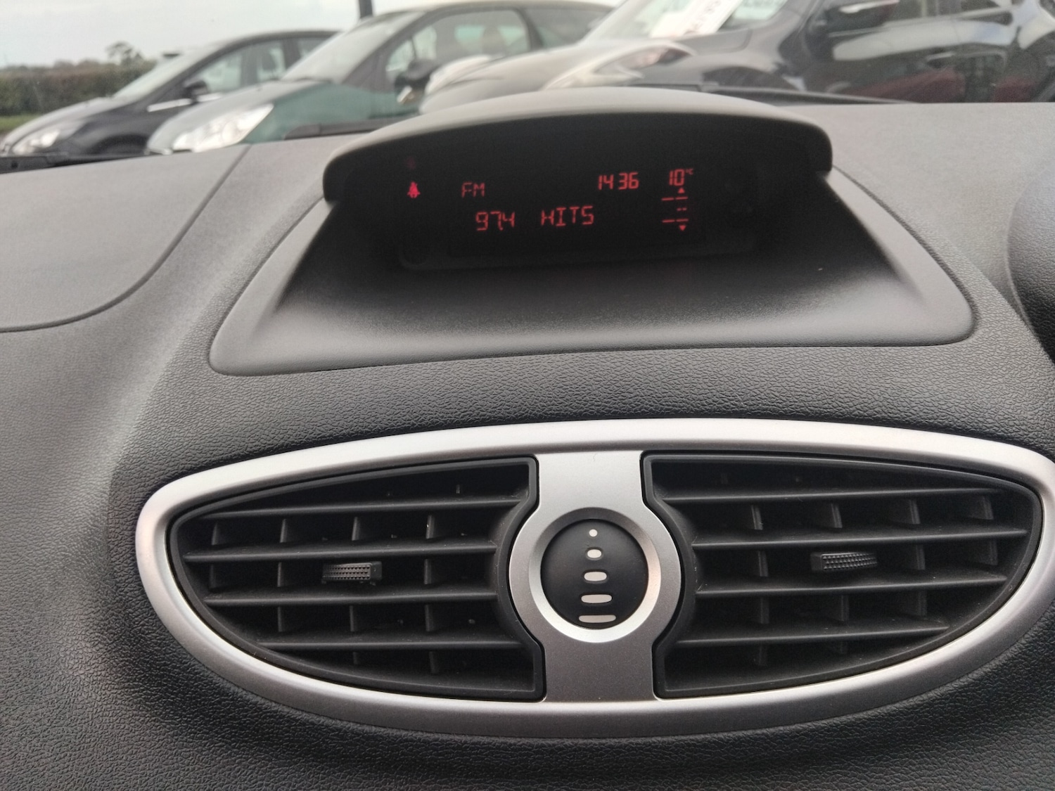 Used Renault Clio 2010 for sale - 76436584: Photo 14