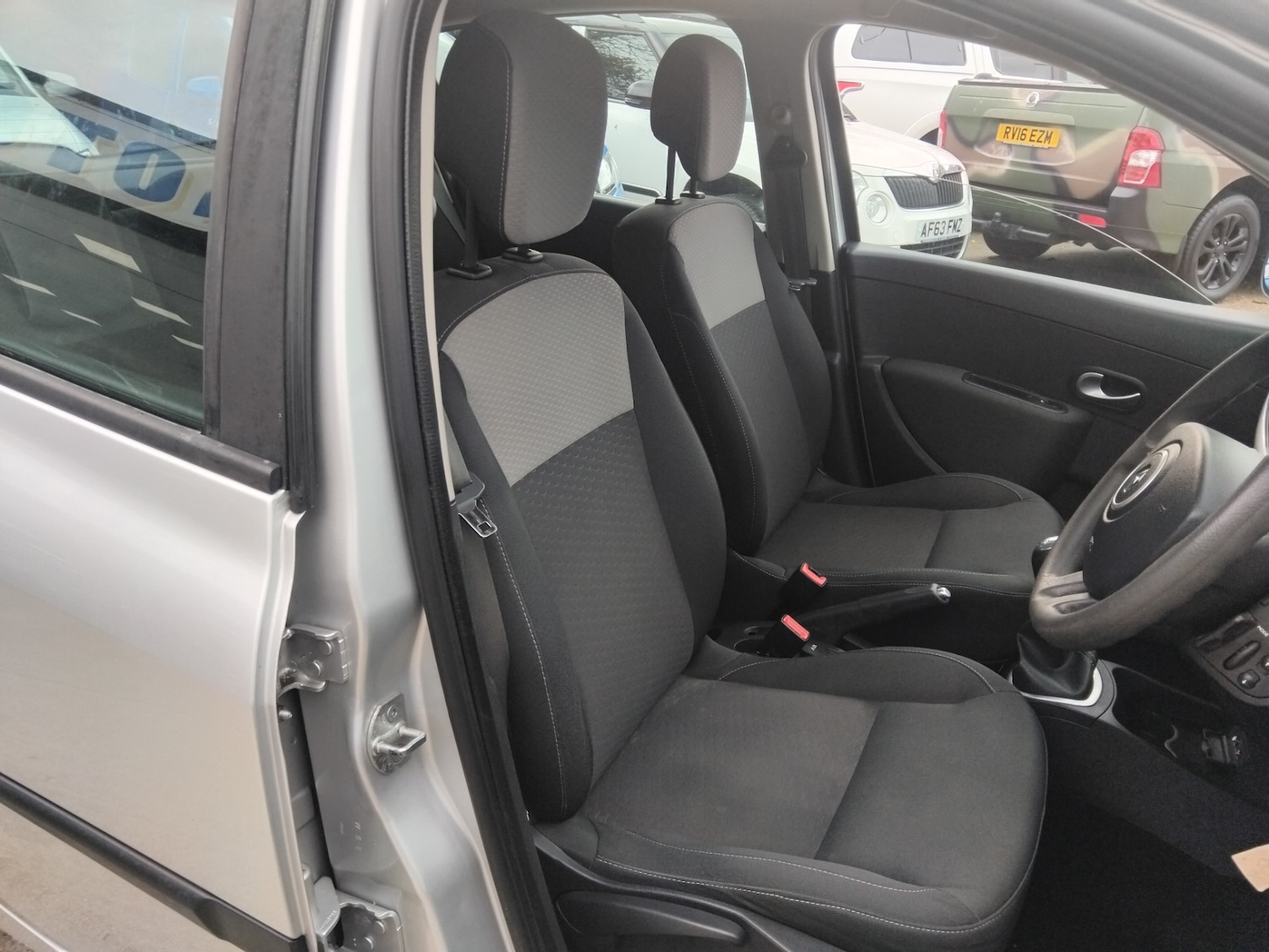 Used Renault Clio 2010 for sale - 76436584: Photo 15