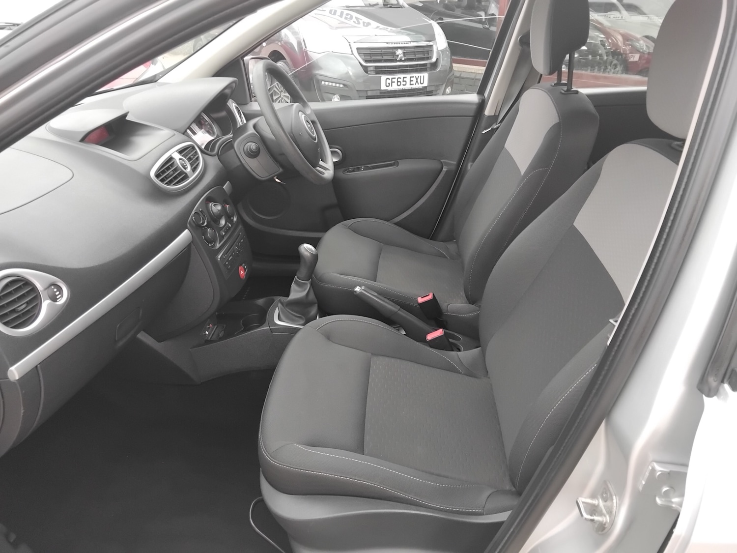 Used Renault Clio 2010 for sale - 76436584: Photo 16