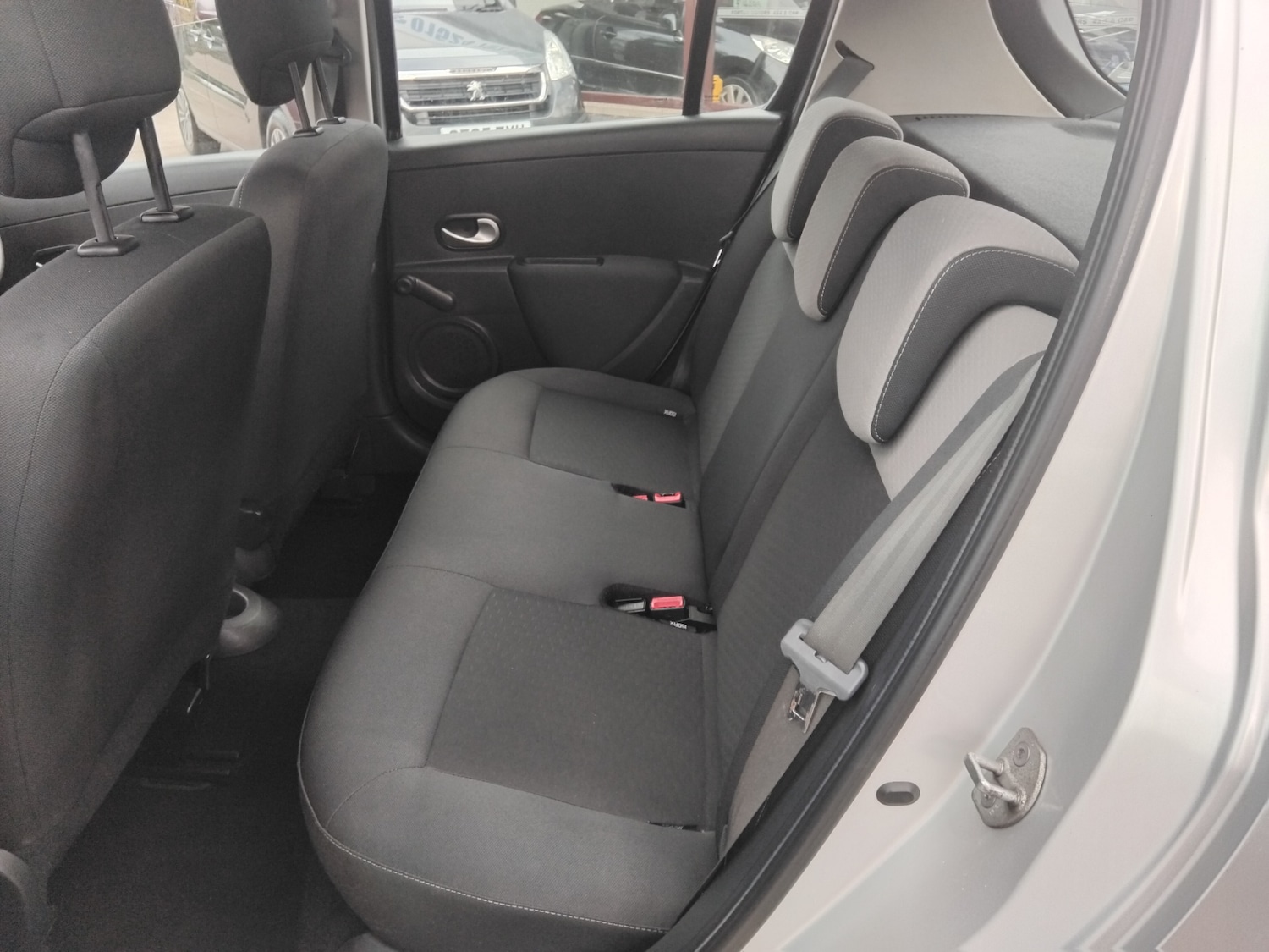 Used Renault Clio 2010 for sale - 76436584: Photo 17