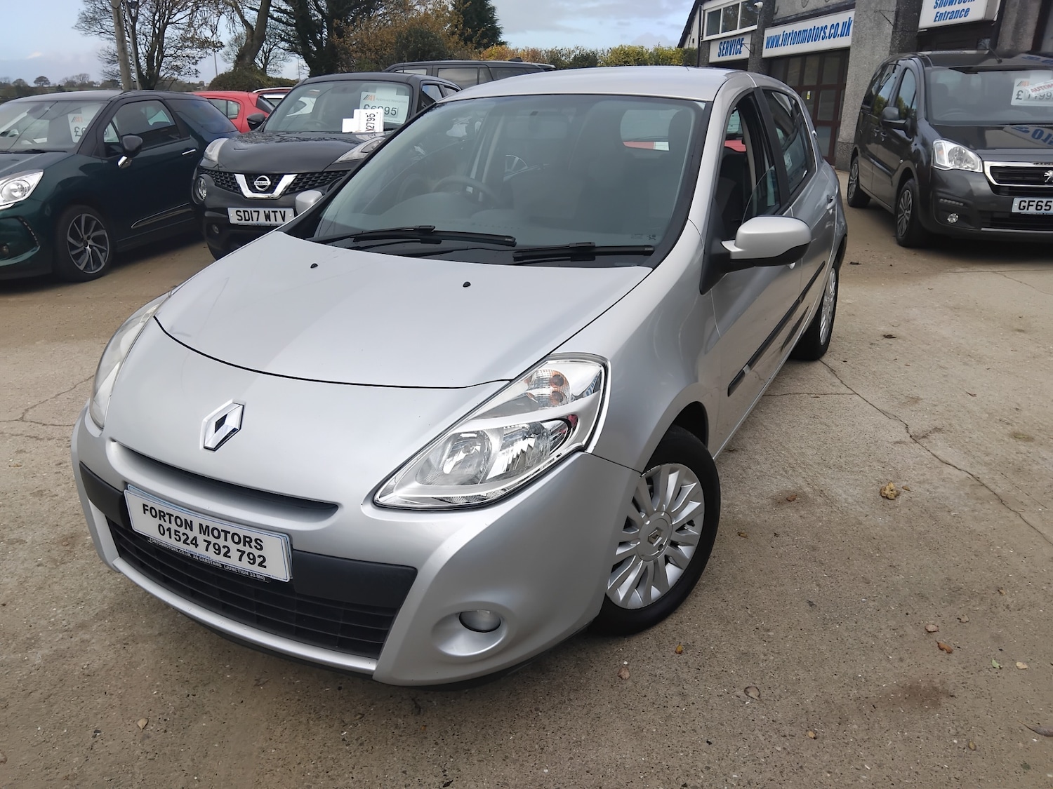 Used Renault Clio 2010 for sale - 76436584: Photo 4
