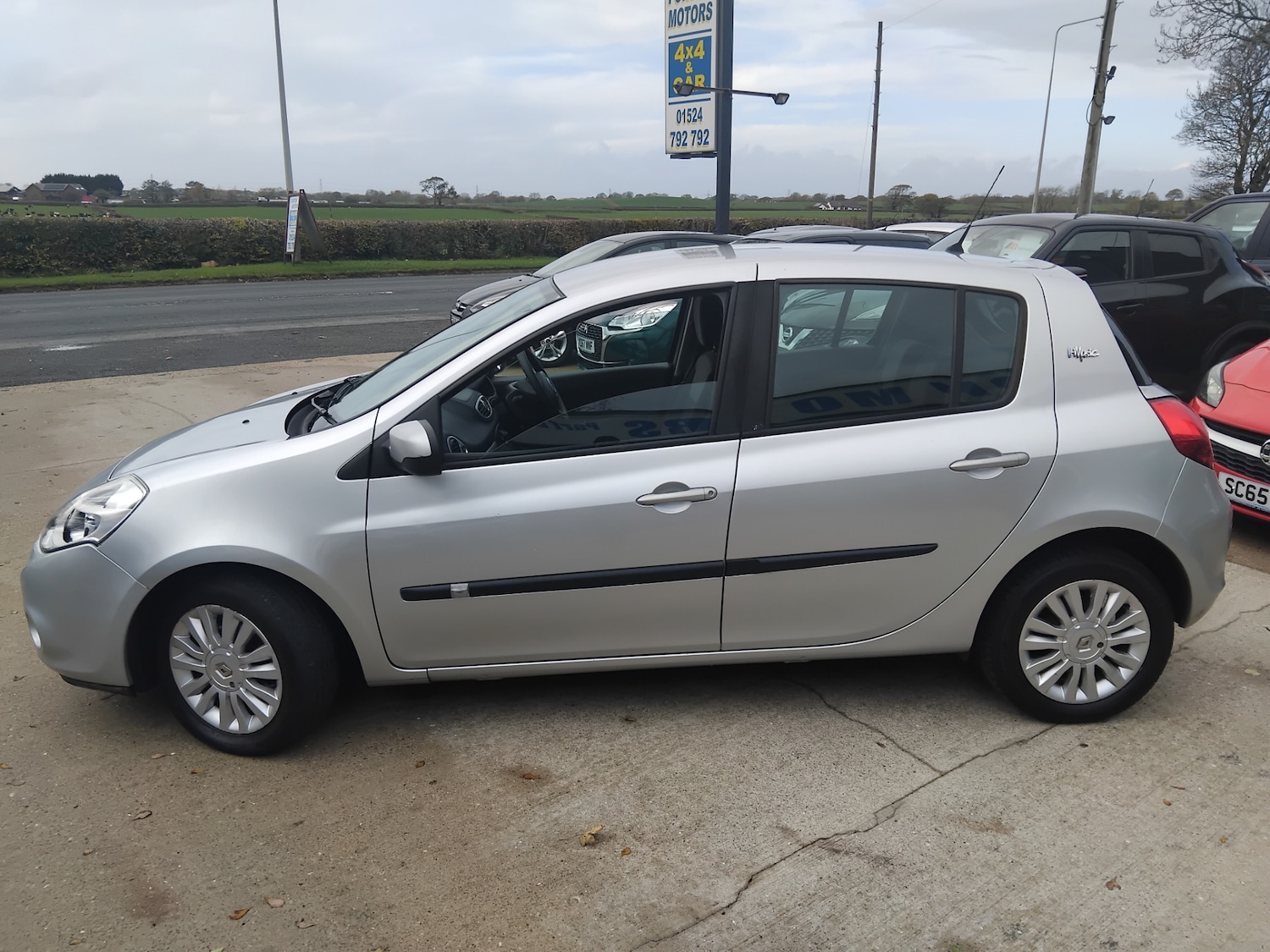 Used Renault Clio 2010 for sale - 76436584: Photo 5