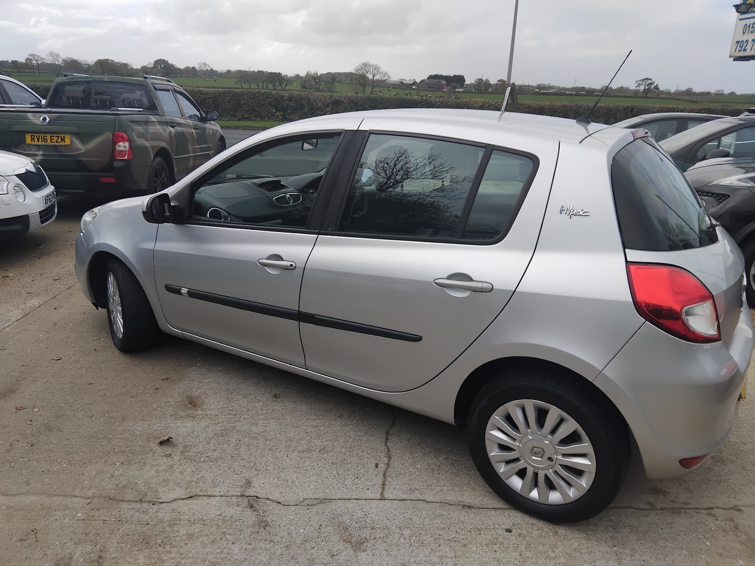 Used Renault Clio 2010 for sale - 76436584: Photo 6