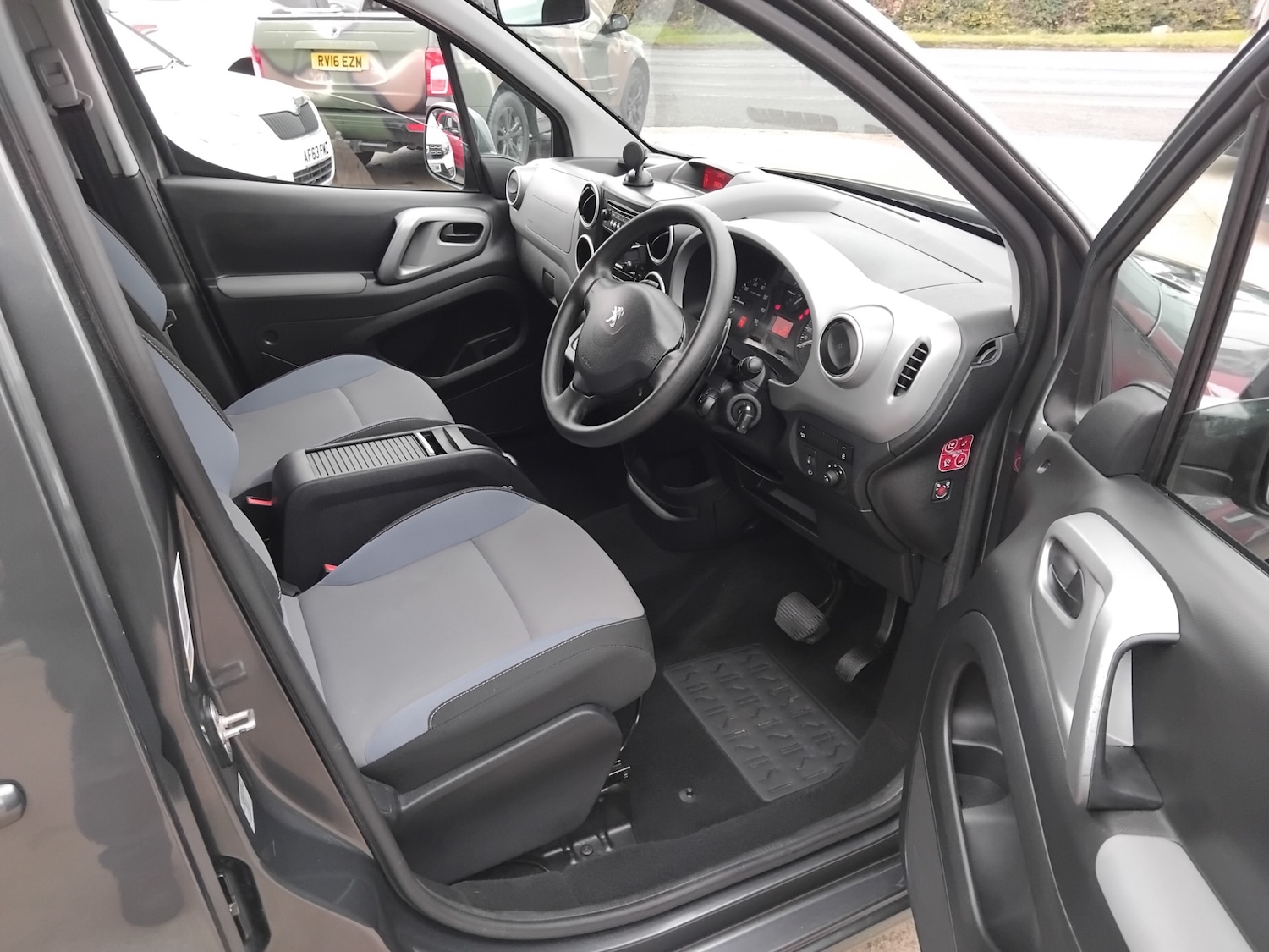 Used Peugeot Partner Tepee 2015 for sale - 76436586: Photo 16