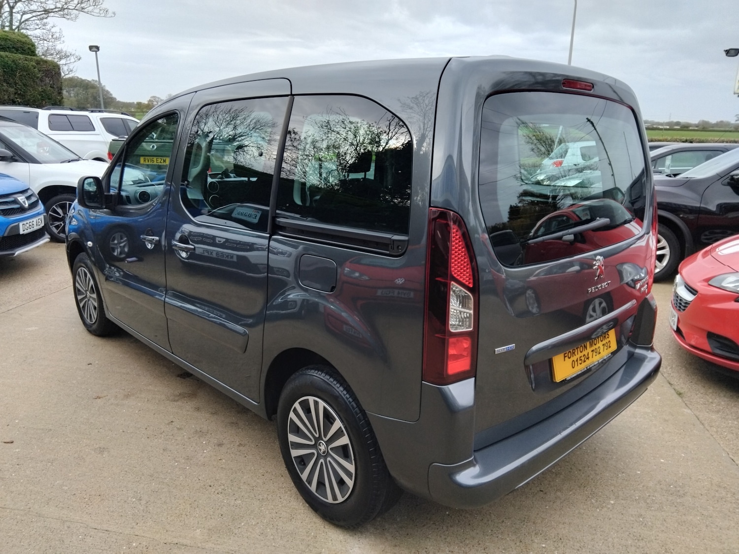 Used Peugeot Partner Tepee 2015 for sale - 76436586: Photo 6