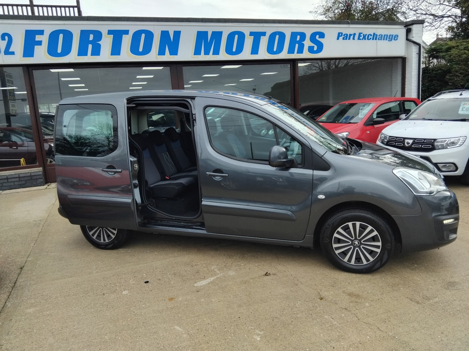 Used Peugeot Partner Tepee 2015 for sale - 76436586: Photo 9