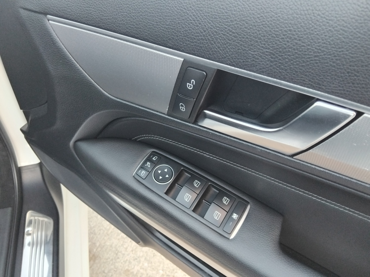 Used Mercedes-Benz E Class 2015 for sale - 76312187: Photo 25