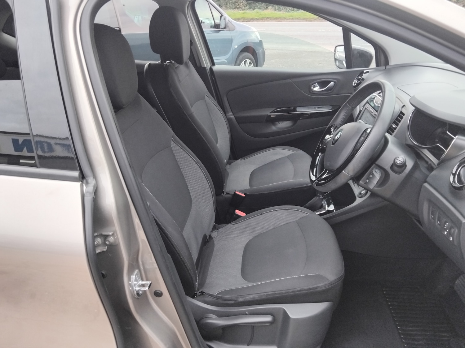 Used Renault Captur 2015 for sale - 76436597: Photo 15