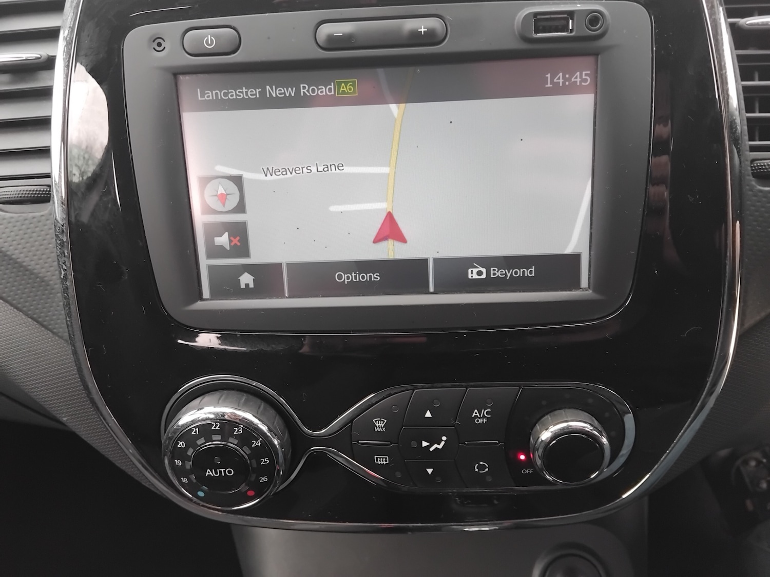 Used Renault Captur 2015 for sale - 76436597: Photo 22