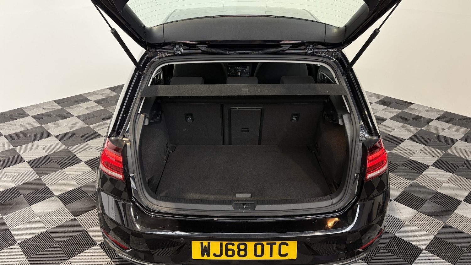 Used Volkswagen Golf 2018 for sale - 76772640: Photo 12