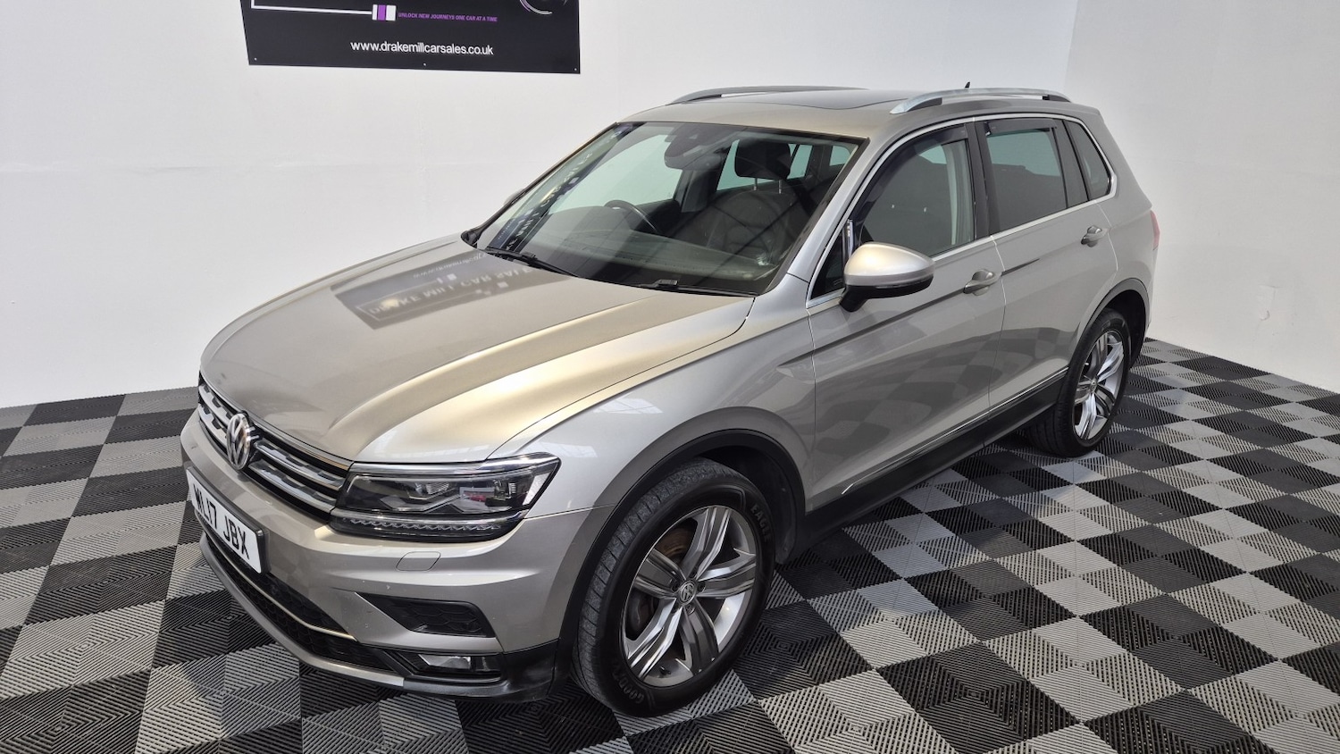 Used Volkswagen Tiguan 2017 for sale - 77735680: Photo 2