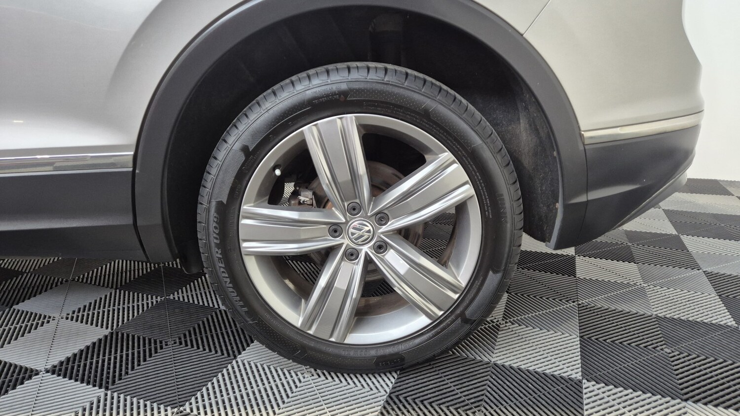 Used Volkswagen Tiguan 2017 for sale - 77735680: Photo 8