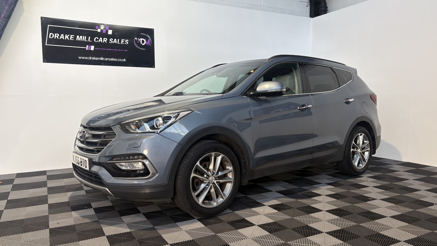 Used Hyundai Santa Fe 2016 for sale - 76536852: Photo 1