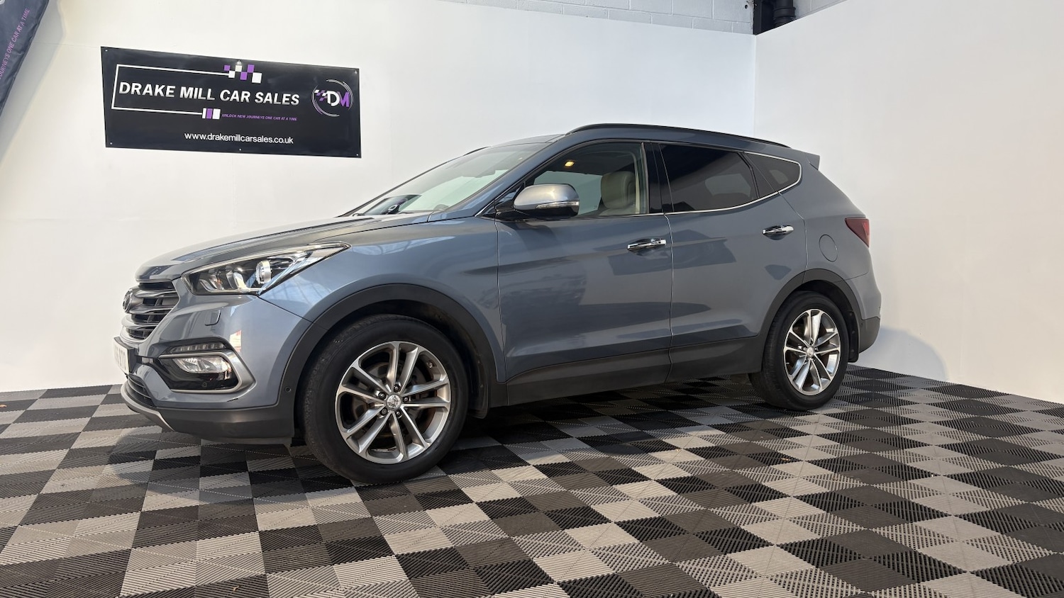 Used Hyundai Santa Fe 2016 for sale - 76536852: Photo 2