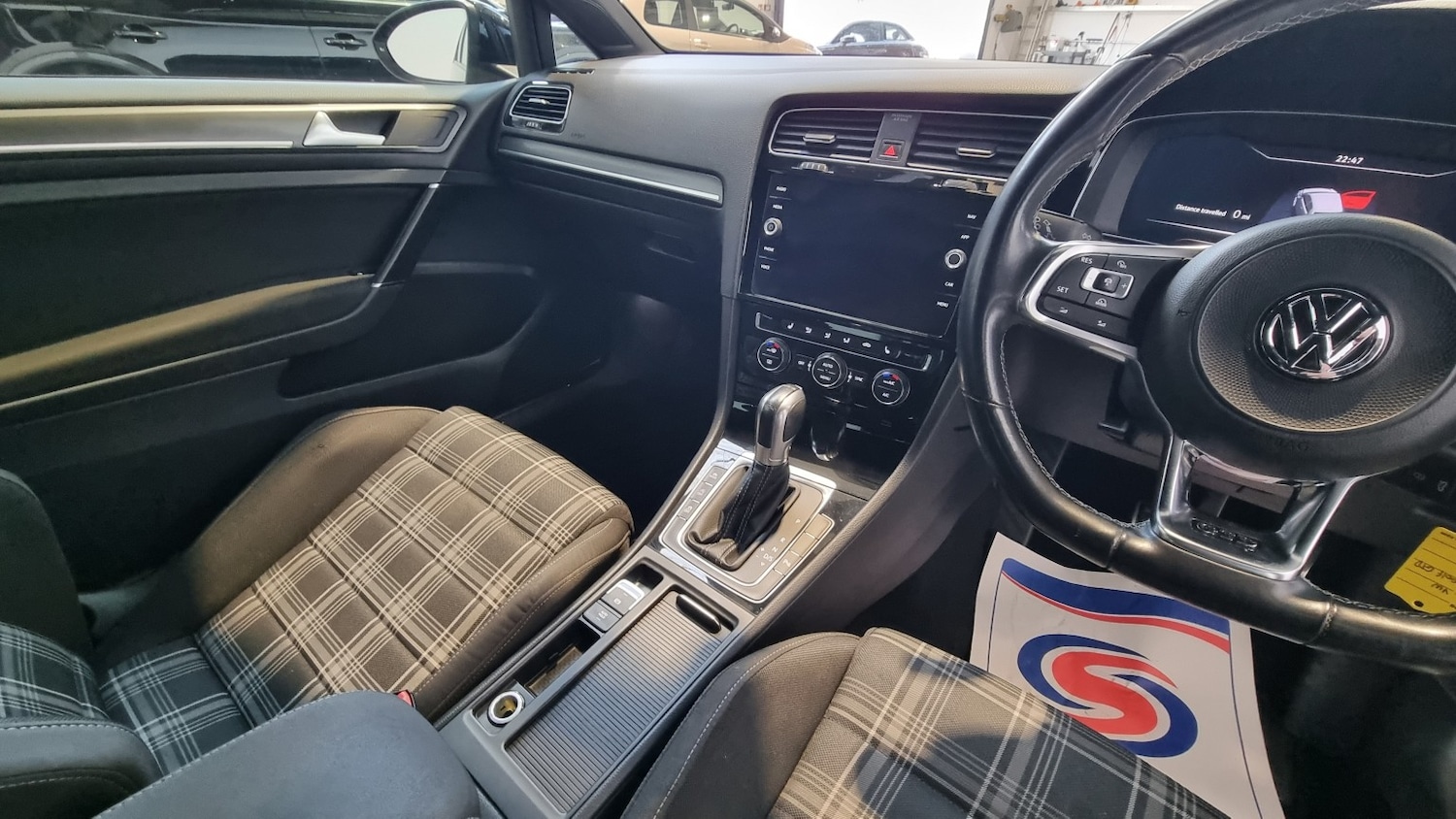 Used Volkswagen Golf 2017 for sale - 77830102: Photo 20