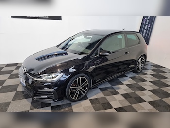 Used Volkswagen Golf 2017 for sale - 77830102: Photo