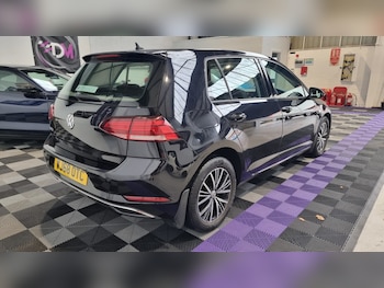 Used Volkswagen Golf 2018 for sale - 76134115: Photo