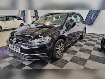 Used Volkswagen Golf 2018 for sale - 76134115: Photo