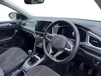 Used Volkswagen T-Roc 2023 for sale - 77235506: Photo