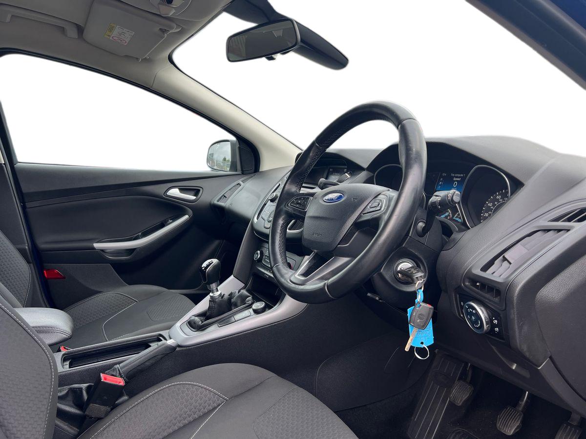 Used Ford Focus 2015 for sale - 76196035: Photo 3