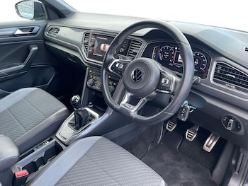 Used Volkswagen T-Roc 2020 for sale - 77951231: Photo