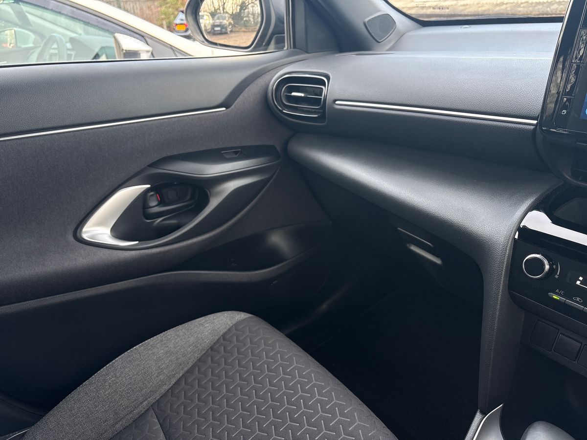 Used Toyota Yaris Cross 2022 for sale - 77283365: Photo 26