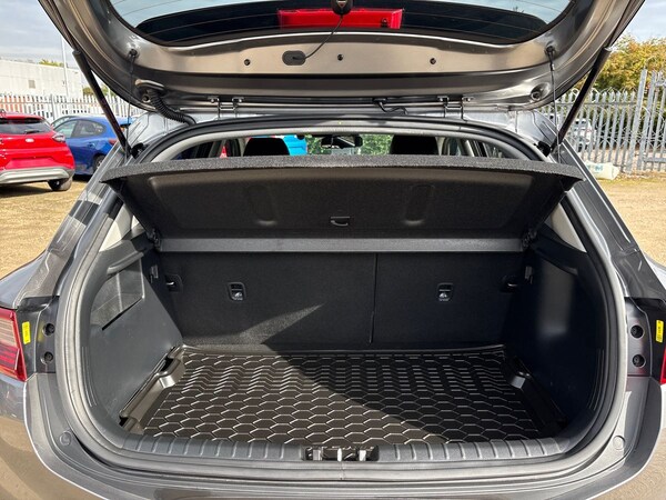 Used Kia Stonic 2024 for sale - 76142269: Photo 23