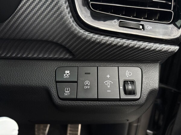 Used Kia Stonic 2024 for sale - 76142269: Photo 28