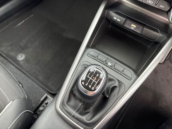 Used Kia Stonic 2024 for sale - 76142269: Photo 32