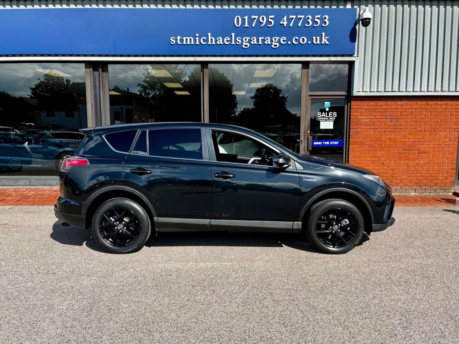 Used Toyota RAV4 2018 for sale - 76905318: Photo 10