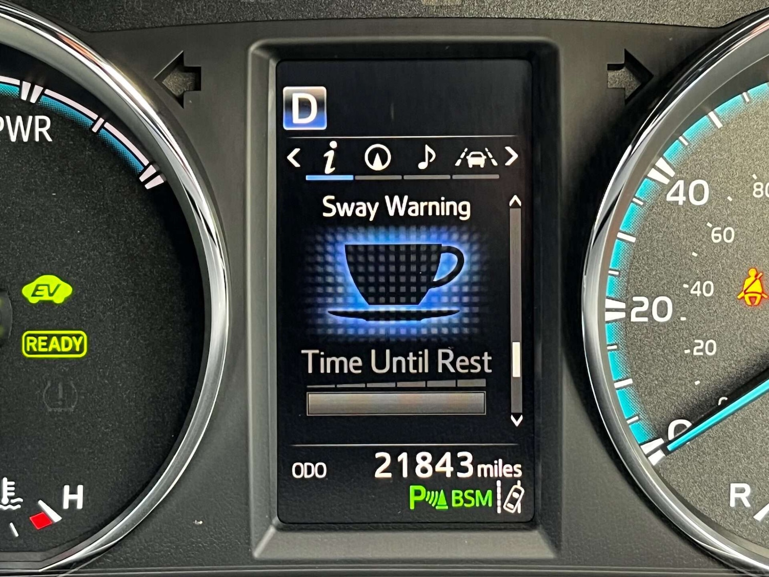 Used Toyota RAV4 2018 for sale - 76905318: Photo 24