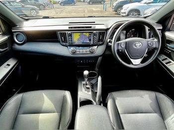 Used Toyota RAV4 2018 for sale - 76905318: Photo