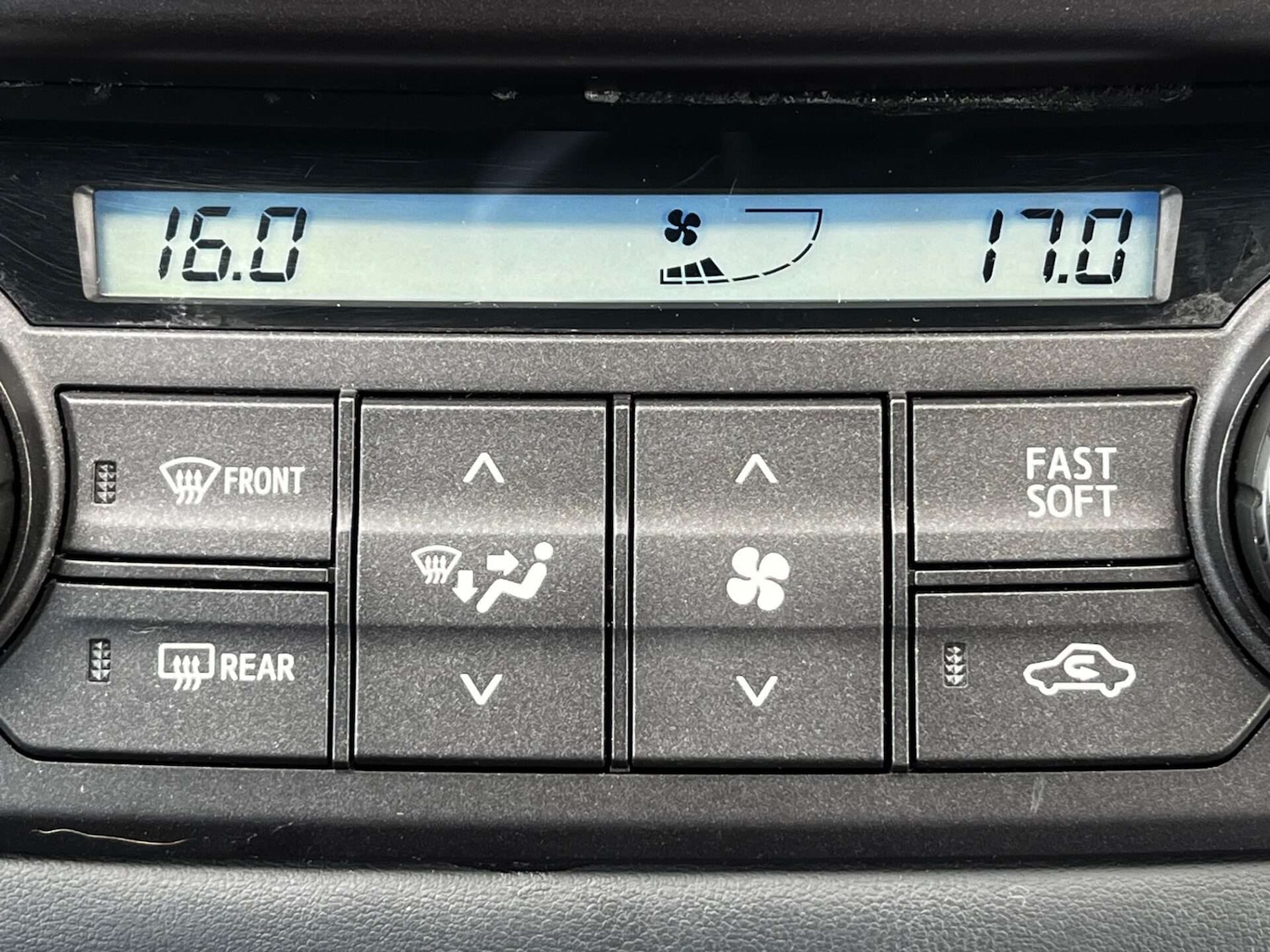 Used Toyota RAV4 2018 for sale - 76905318: Photo 45