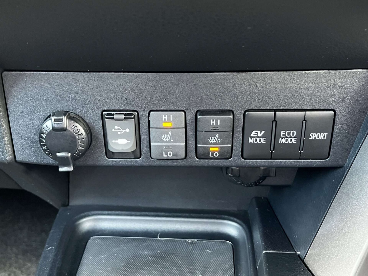Used Toyota RAV4 2018 for sale - 76905318: Photo 46