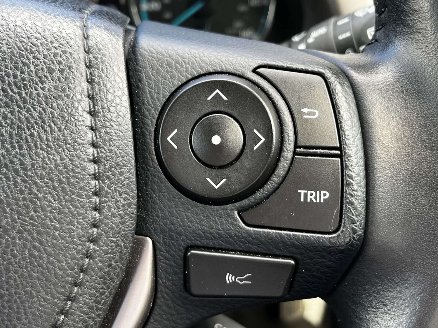 Used Toyota RAV4 2018 for sale - 76905318: Photo 50