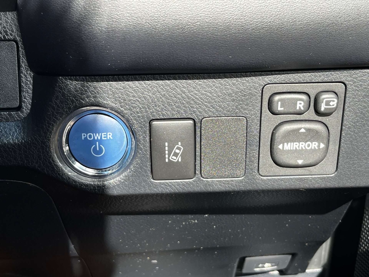 Used Toyota RAV4 2018 for sale - 76905318: Photo 54