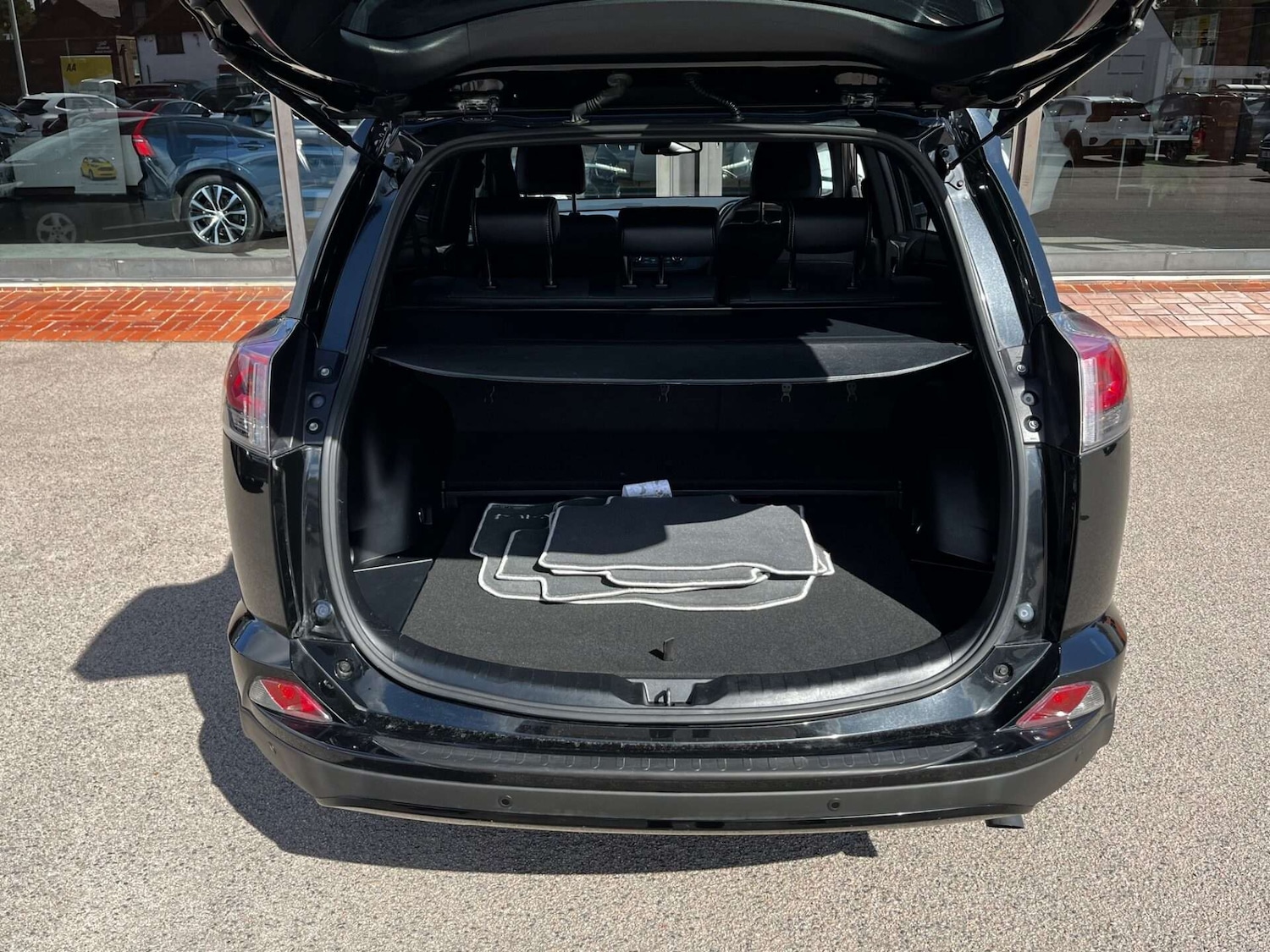 Used Toyota RAV4 2018 for sale - 76905318: Photo 62