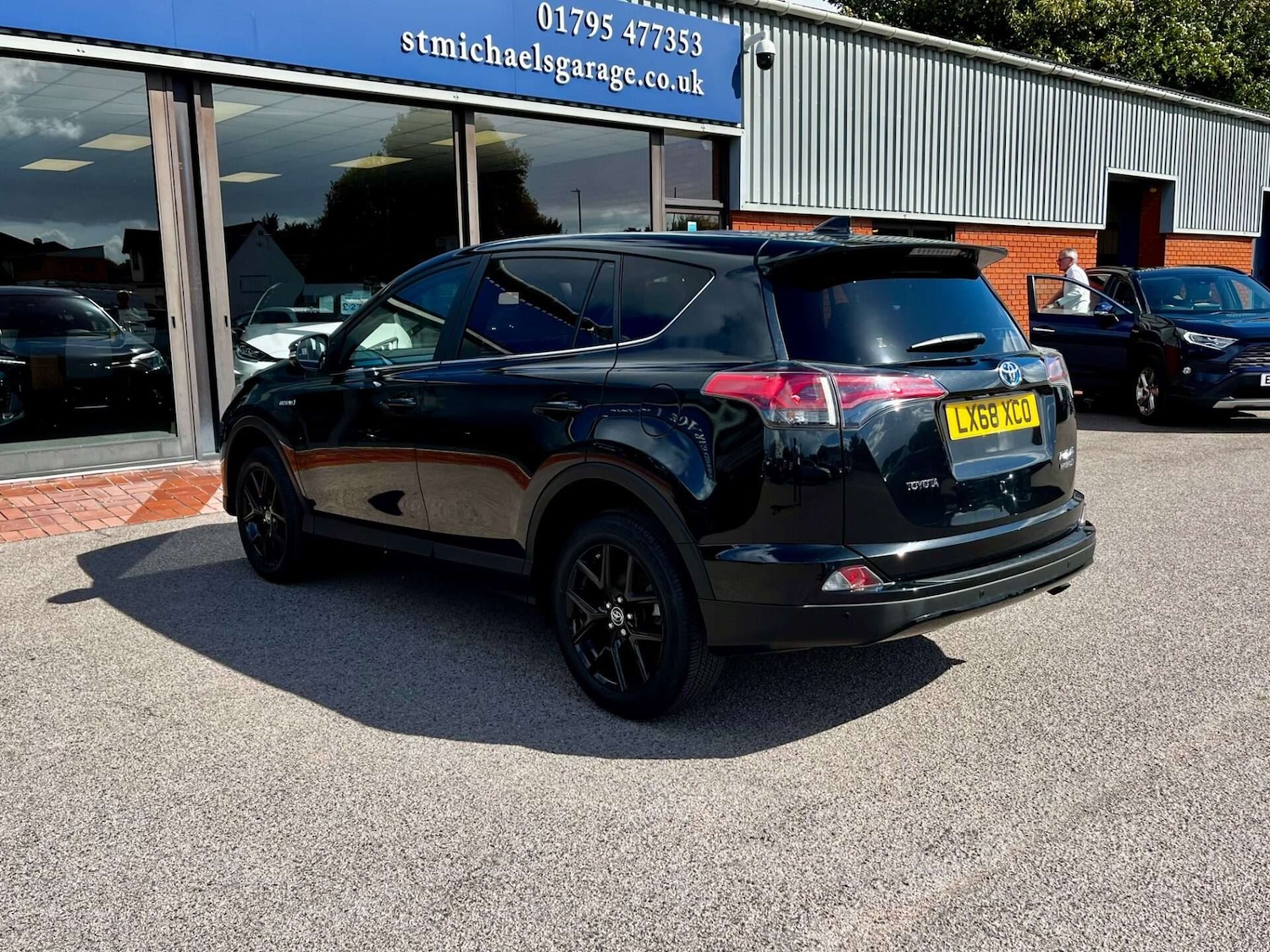 Used Toyota RAV4 2018 for sale - 76905318: Photo 9