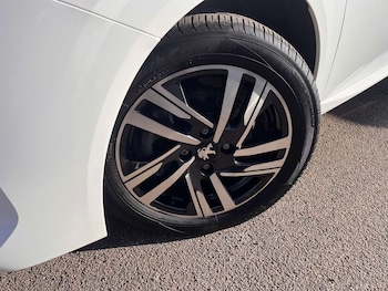 Used Peugeot 208 2023 for sale - 77805626: Photo