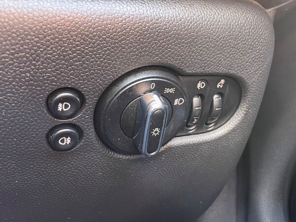 Used MINI Convertible 2018 for sale - 75605071: Photo 44