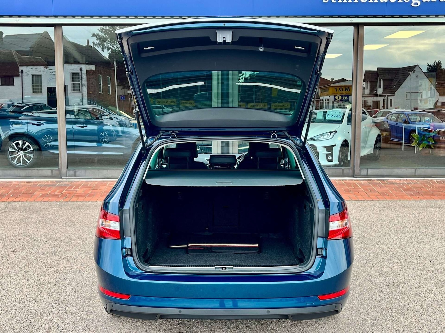 Used Skoda Superb 2022 for sale - 76905338: Photo 82