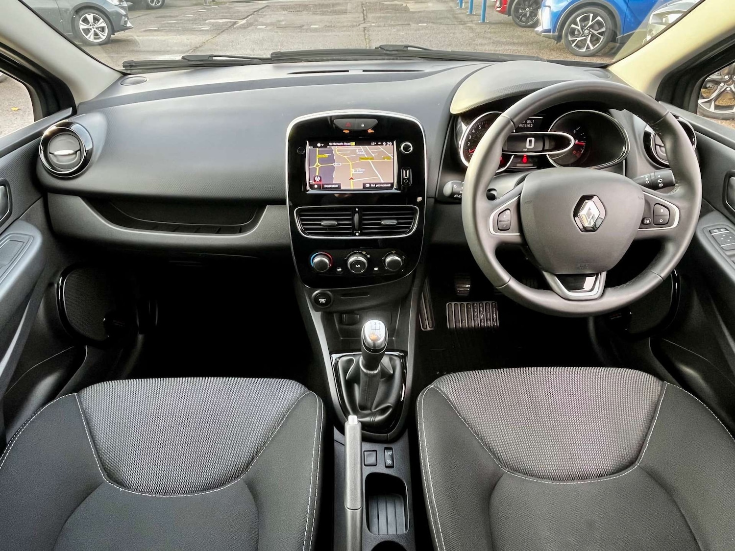 Used Renault Clio 2019 for sale - 76957769: Photo 2