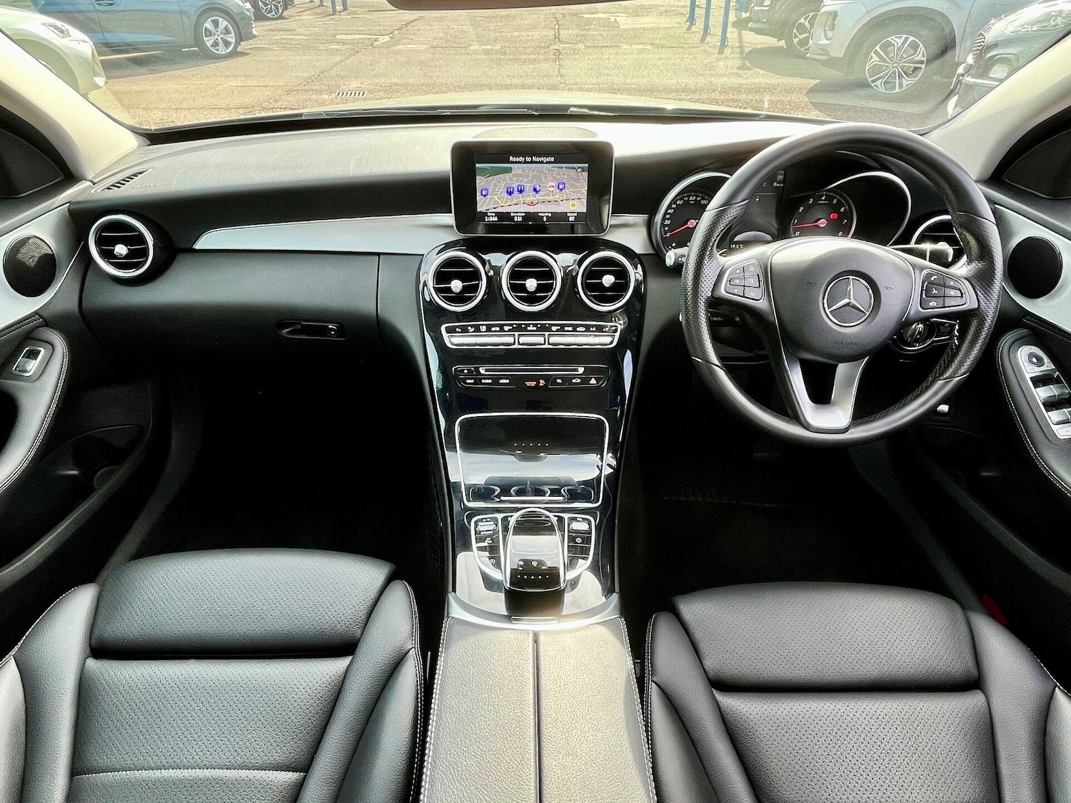 Used Mercedes-Benz C Class 2016 for sale - 76077902: Photo 2