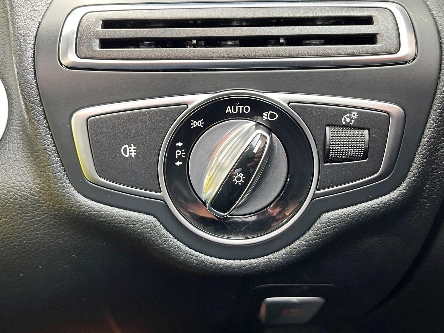 Used Mercedes-Benz C Class 2016 for sale - 76077902: Photo 64