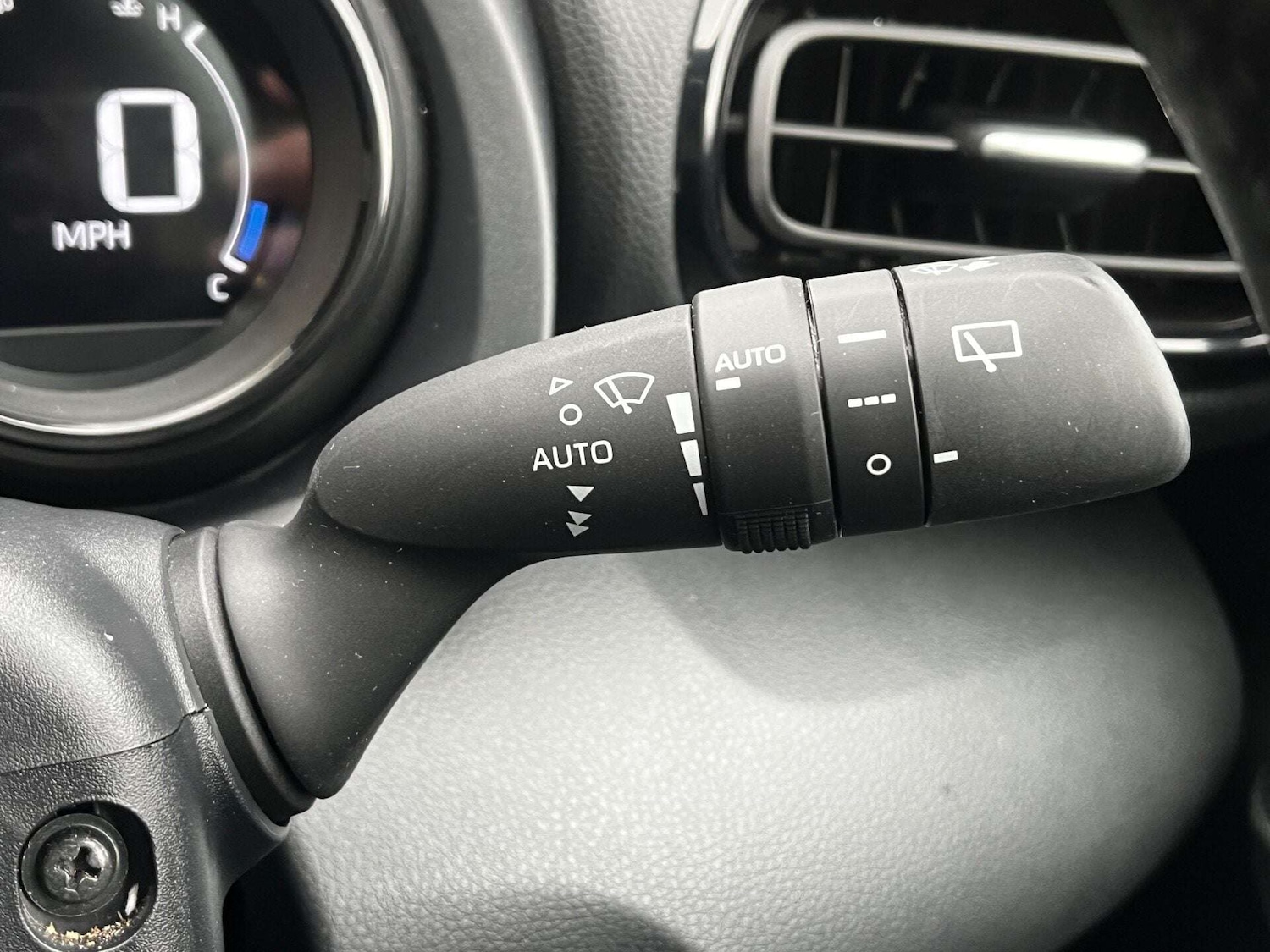 Used Mazda Mazda2 HYBRID 2023 for sale - 76905361: Photo 60